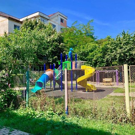 Emma Accommodation - Clean And Comfortable Apartment Iasi Exterior foto