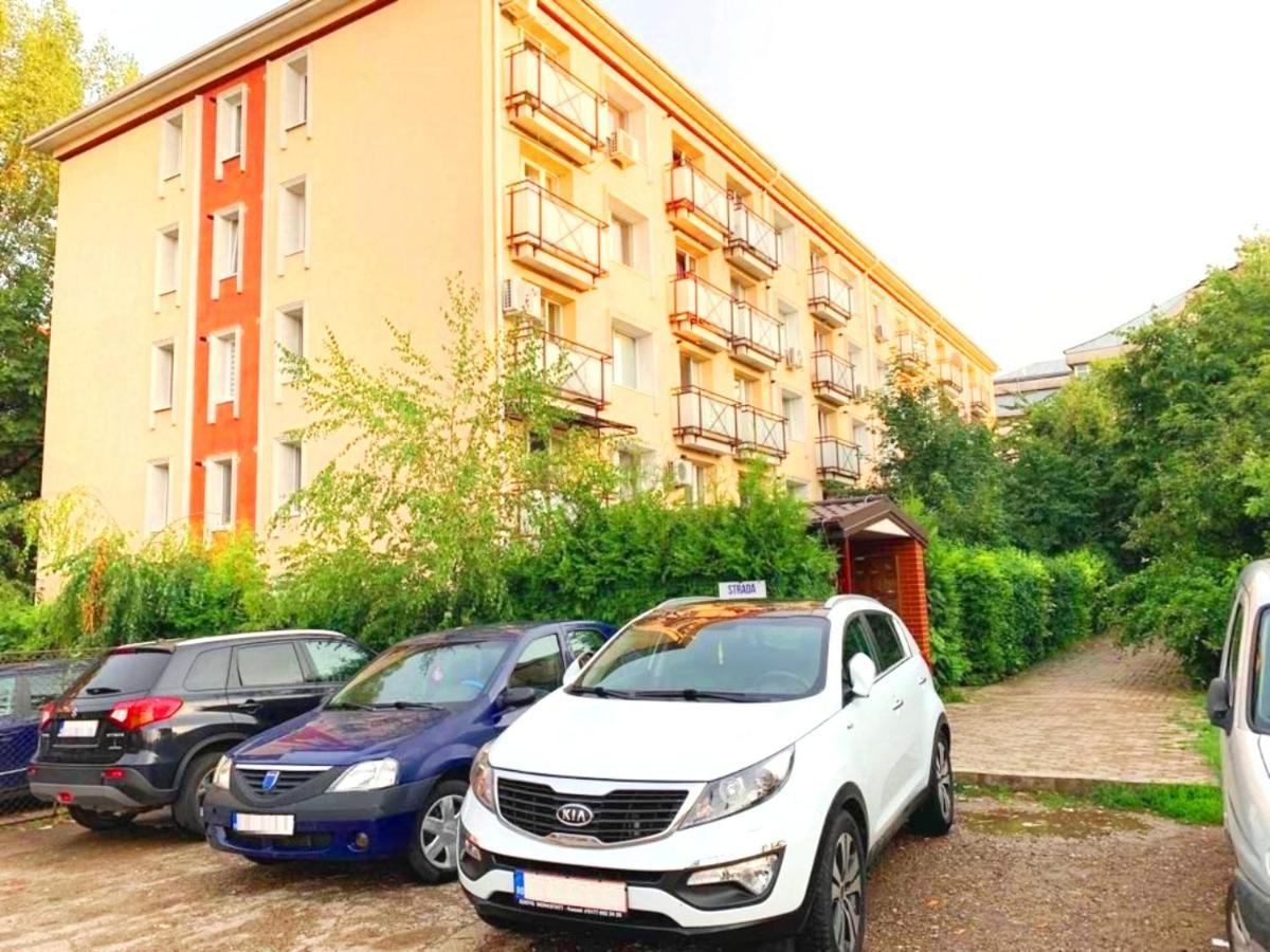Emma Accommodation - Clean And Comfortable Apartment Iasi Exterior foto