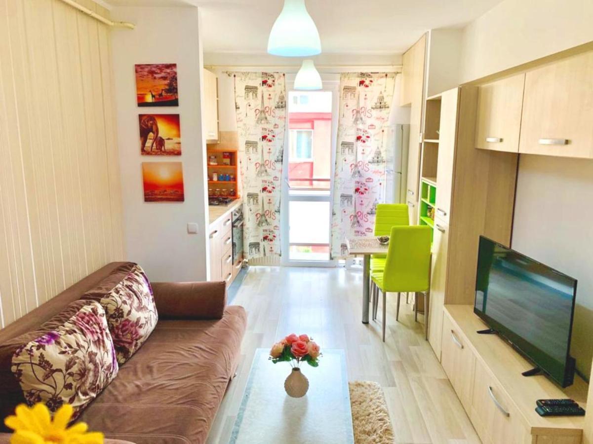 Emma Accommodation - Clean And Comfortable Apartment Iasi Exterior foto